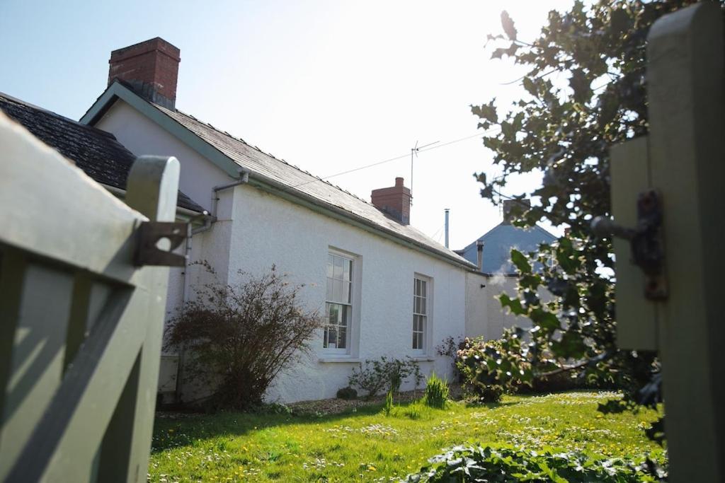 May Tree Cottage Manorbier 5 Mins From The Beach Sleeps 4 المظهر الخارجي الصورة