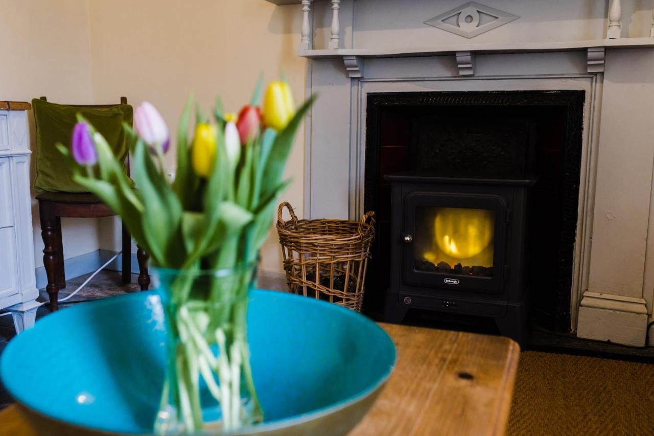 May Tree Cottage Manorbier 5 Mins From The Beach Sleeps 4 المظهر الخارجي الصورة