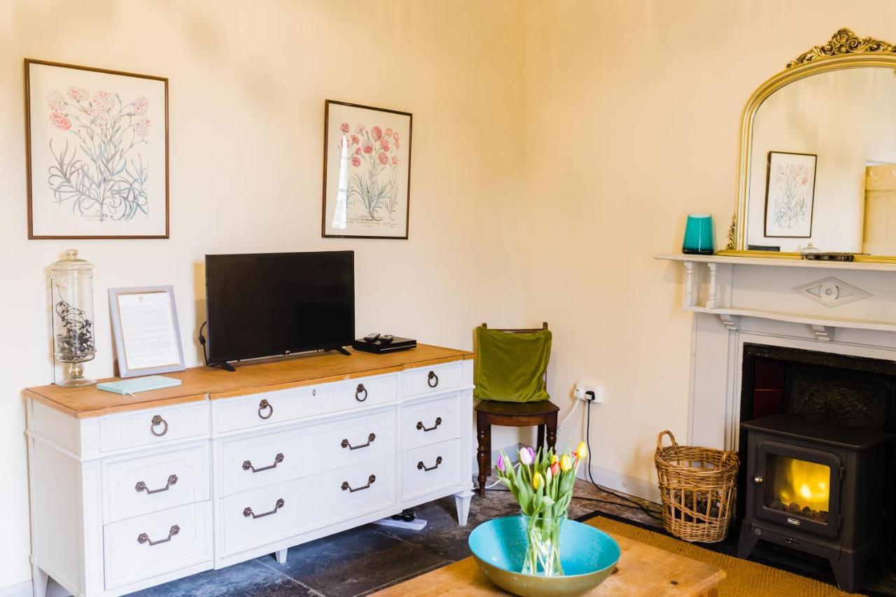 May Tree Cottage Manorbier 5 Mins From The Beach Sleeps 4 المظهر الخارجي الصورة